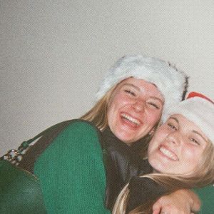 wishing you happy holidays, love EVER 🎁🧸⛄️