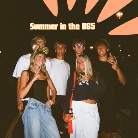 Summers in the 865 just hit different ☀️🍊 Pool days, downtown nights, lake weekends, and making memories with your besties—all starting at Ever Knoxville. 💚 #everknoxville 
#utkstudent 
#865life 
#knoxvilleliving 
#offcampusliving