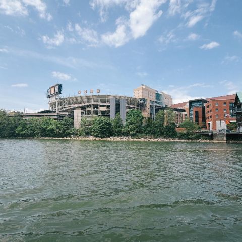 POV: you missed the most elite day on the water 😌⚓️
Our EVER Yacht Club was nothing short of a movie  think brunch with your besties, surprise gifts, unreal views, and karaoke that turned into a full concert 🎤✨ 
Safe to say… we didn’t want it to end. If you know, you KNOW.
Don’t miss the next one 😉 #EVERYachtClub #UTK #FOMO #CollegeLife #OnTheWater