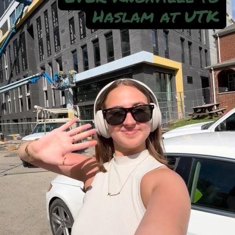 Imagine being late but you live this close😭😭 #everknoxville #utk #college #hotgirlwalk