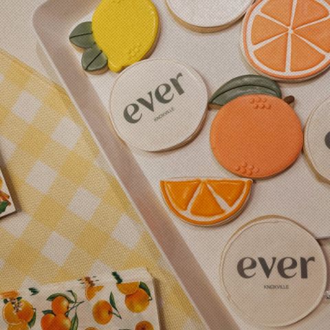 bringing that big orange energy. 

& there’s lots more to come. we’ve got a full week of events coming up:

🍊Wednesday 8-10:30pm: EVER After Hours at @undeclaredutk (FREE DRINKS)
🍊Thursday 6-9pm: Late Night Open House
🍊Friday 12-4pm: Housing Fair @ Ped Walkway
🍊Saturday: Parents Weekend Tailgate w/ @phisigutk 

RSVP at the link in our bio.
