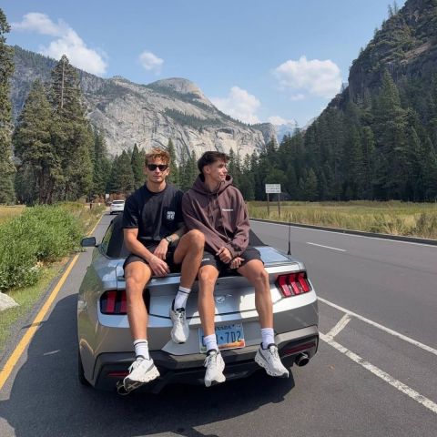 winter break checklist: 

flights booked, hometown ex unblocked, & wishlists sent…
see you next year 🥂